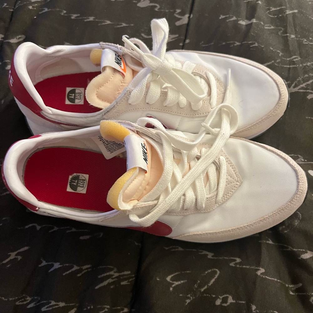 Nike - Picture 2 of 3